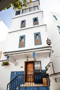 a building with a gate and a wooden door at Dar Tahendit in Tangier