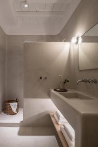 Kúpeľňa v ubytovaní Mykonos Esti Luxury Villas