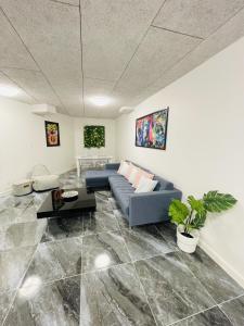 Posezení v ubytování aday - Luxurious 3 bedroom - Modern Living Apartment