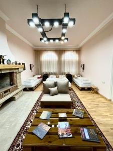 Foto dalla galleria di Najaryan's Family Guest House a Vagharshapat