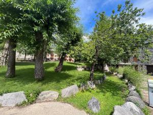 Vonkajšia záhrada v ubytovaní Duplex 80 m2 con vistas a la montaña