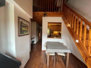 Fotografia z galérie ubytovania Duplex 80 m2 con vistas a la montaña v destinácii Pla de l'Ermita