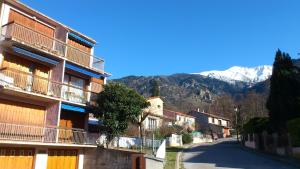 Fotografia z galérie ubytovania Balcon sous le Canigou T1 40m2 cuisine séparée v destinácii Vernet-les-Bains