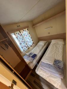 Cama o camas de una habitación en Mobilhome Černá v Pošumaví