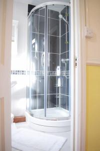 Bilik mandi di House Stay in Bangor North Wales