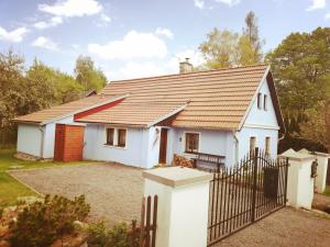 a white house with a metal roof at chalupa U Troubilů in Rváčov