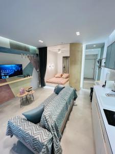 A kitchen or kitchenette at Bright and Modern studio Thessaloniki Downtown