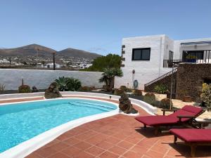a swimming pool in front of a house at Casa Camelio in Mácher