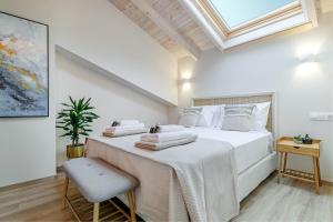 A bed or beds in a room at The Heritage Cottage in Doukades