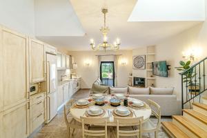 A kitchen or kitchenette at The Heritage Cottage in Doukades