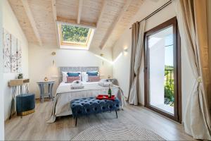 A bed or beds in a room at The Heritage Cottage in Doukades