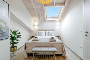A bed or beds in a room at The Heritage Cottage in Doukades