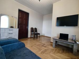 TV o dispositivi per l'intrattenimento presso Guesthouse White Swan