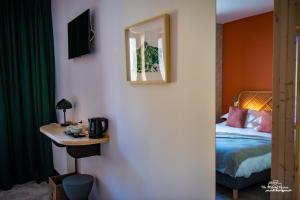 Posteľ alebo postele v izbe v ubytovaní Logis Hôtel Altitude et Spa Pierre-Percée