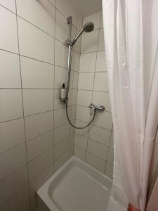 Ванная комната в SCHLOSS & ALTSTADT - Modern & Stylish für 6 Küche