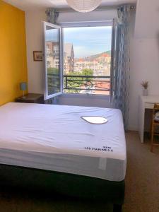 Posteľ alebo postele v izbe v ubytovaní Duplex 2 pièces Port Cabourg - 2 à 4 personnes - Terrasse - Vue Port - Exclusif Book ing