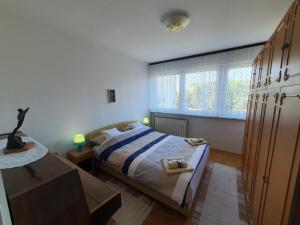 Fotografie z fotogalerie ubytování Stan u centru Čakovca s pogledom na park v destinaci Čakovec + 2 fotografie