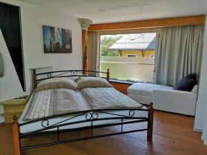 A bed or beds in a room at Apartment Schwarzindien