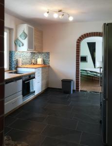A kitchen or kitchenette at Apartment Schwarzindien