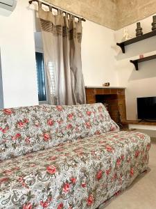 A television and/or entertainment centre at Chez Isabelle - Puglia Mia Apartments