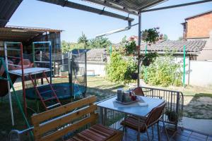 Patio alebo iná vonkajšia časť ubytovania Apartman Viljevac, Donji Miholjac