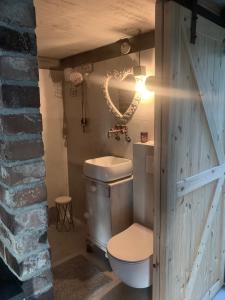 Kúpeľňa v ubytovaní NATURE HOUSE Pszczyna + 37 fotografií
