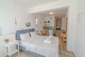 A bed or beds in a room at Anemomiloi Studios