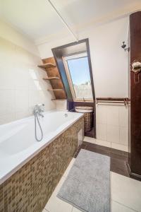 Koupelna v ubytování Tamás Apartman Balatonföldvár szívében- egész évben nyitva!