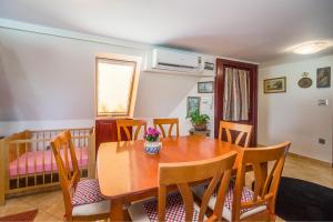 Posezení v ubytování Tamás Apartman Balatonföldvár szívében- egész évben nyitva!
