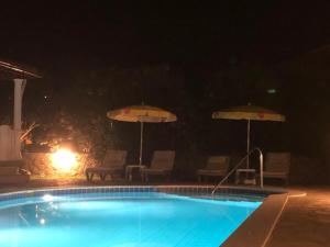 The swimming pool at or close to Villa Etki