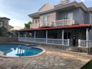 The swimming pool at or close to Villa Etki