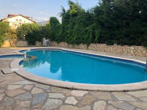 The swimming pool at or close to Villa Etki