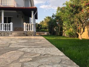 A garden outside Villa Etki