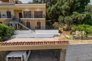 Gallery image of Canvas Apartment Corfu in Perama