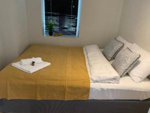 Postel nebo postele na pokoji v ubytování Central bus station apartment, wifi, tv