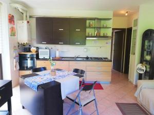 Küche/Küchenzeile in der Unterkunft Luino - Scintilla di Lago