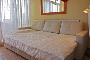 Posteľ alebo postele v izbe v ubytovaní Apartment La Perla, Nerja with Seaview, Capistrano