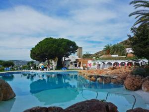 Bazén v ubytovaní Apartment La Perla, Nerja with Seaview, Capistrano alebo v jeho blízkosti