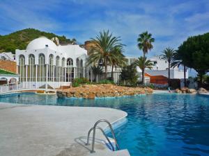 Bazén v ubytovaní Apartment La Perla, Nerja with Seaview, Capistrano alebo v jeho blízkosti