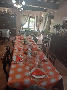 A restaurant or other place to eat at Lu Renge Még 1 kép