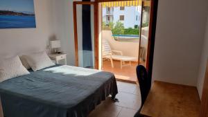 Postel nebo postele na pokoji v ubytování Apartamento familiar con piscina y wifi