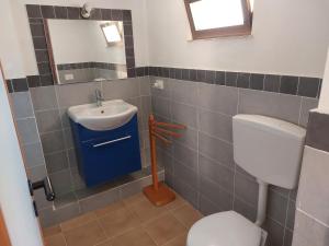 A bathroom at I love Mondello
