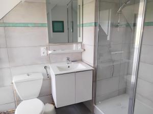 Koupelna v ubytování Hôtel-Relais De Trefeuntec