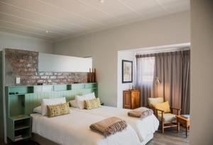 Кровать или кровати в номере Whalesong Lodge