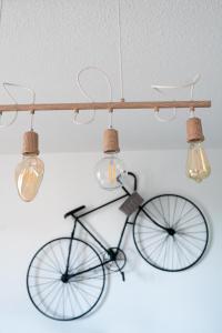 una bicicleta colgada del techo con luces en HAPPY HOME COLMAR with PRIVATE PARKING, en Colmar