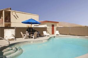 Bazén v ubytování Americas Best Value Inn - Carson City nebo v jeho okolí + 5 fotografií
