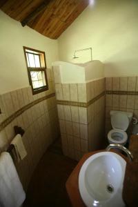 Bathroom sa Kiboko Lodge