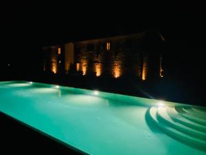 Borgo Degli Angeli Resort e Spa内部或周边的泳池