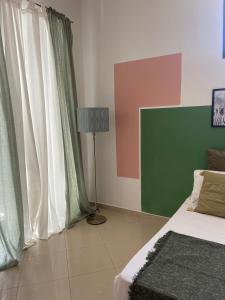 Postel nebo postele na pokoji v ubytování Arcobaleno Home