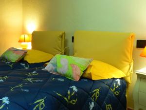A bed or beds in a room at Thalassa Locanda B&B e appartamento